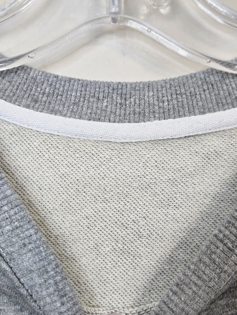 🧸Grey Unisex Big Bear Crewneck Sweatshirt, Size S ~ EUC ~ *Brand Tags Missing* - Picture 4 of 7